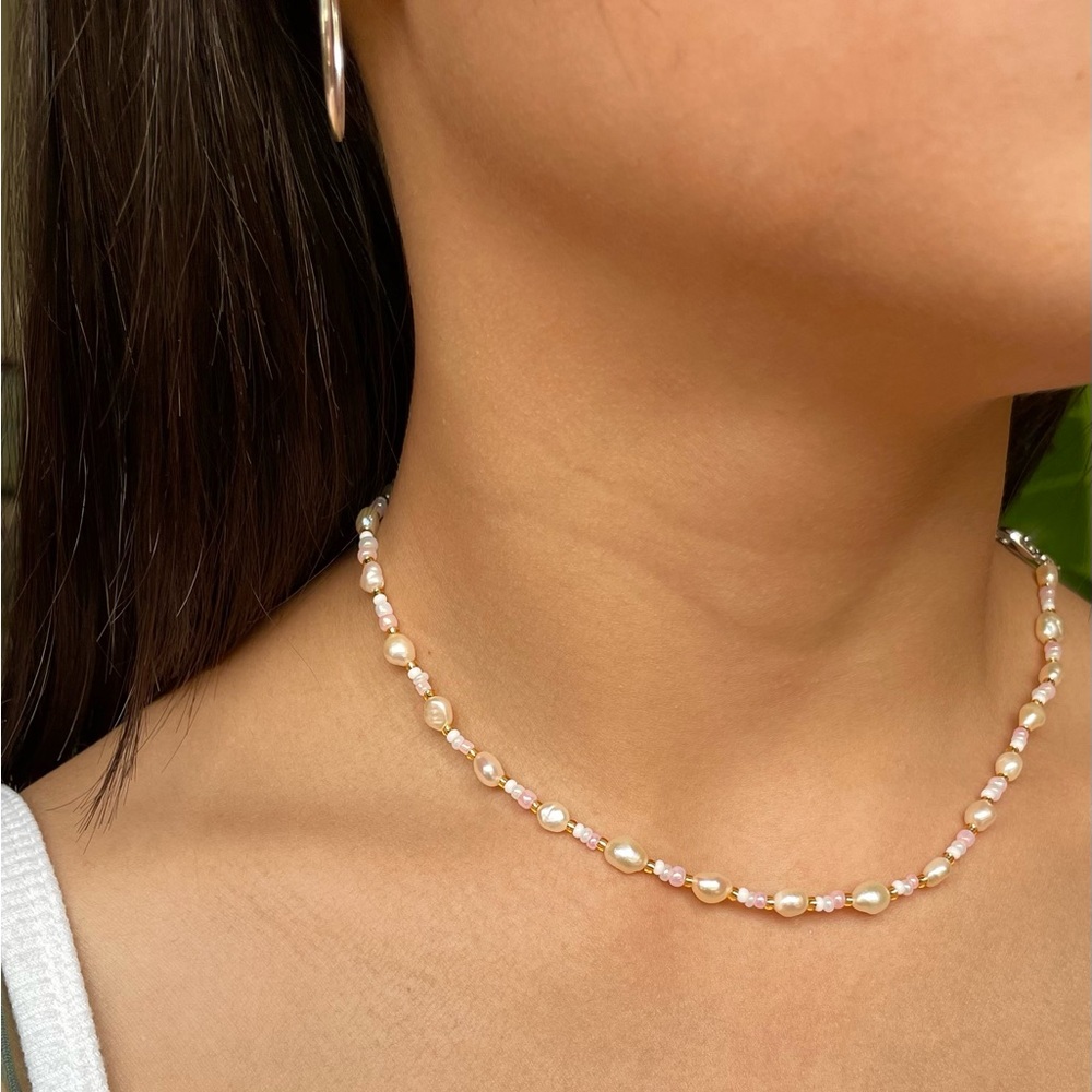 Dainty pink pearly beaded necklace
